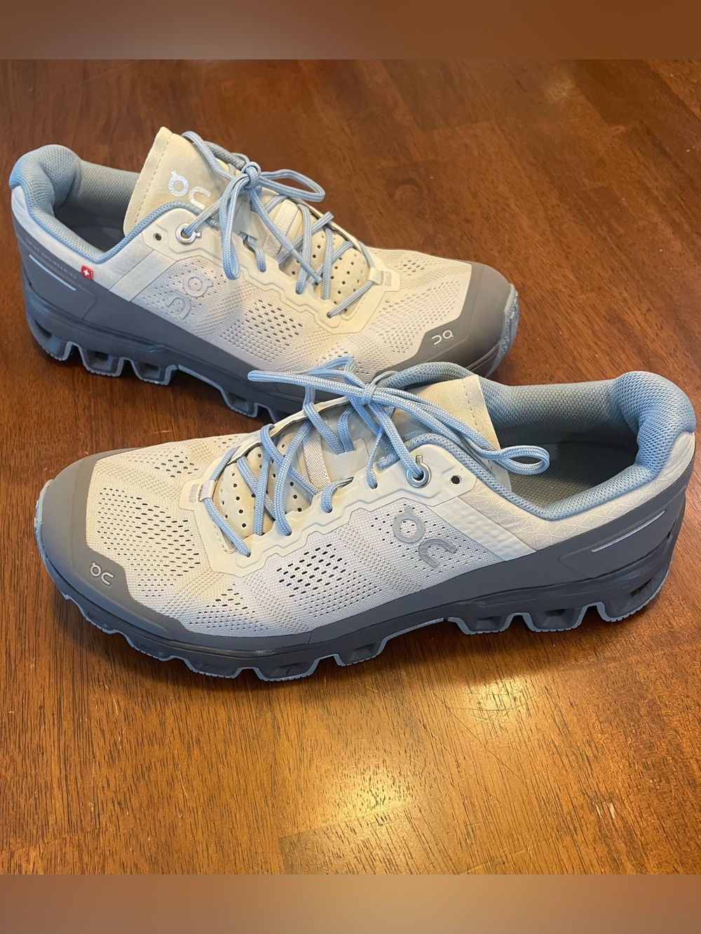 LIKE NEW!~ON CLOUDS~Cloudventure Sneakers in Sand/Wash